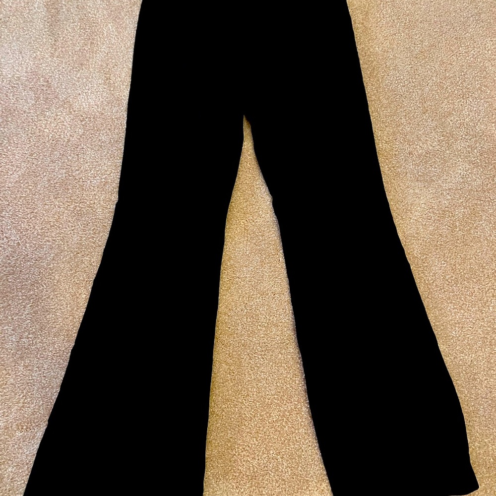 Ladies comfortable stretchy khaki black pants.